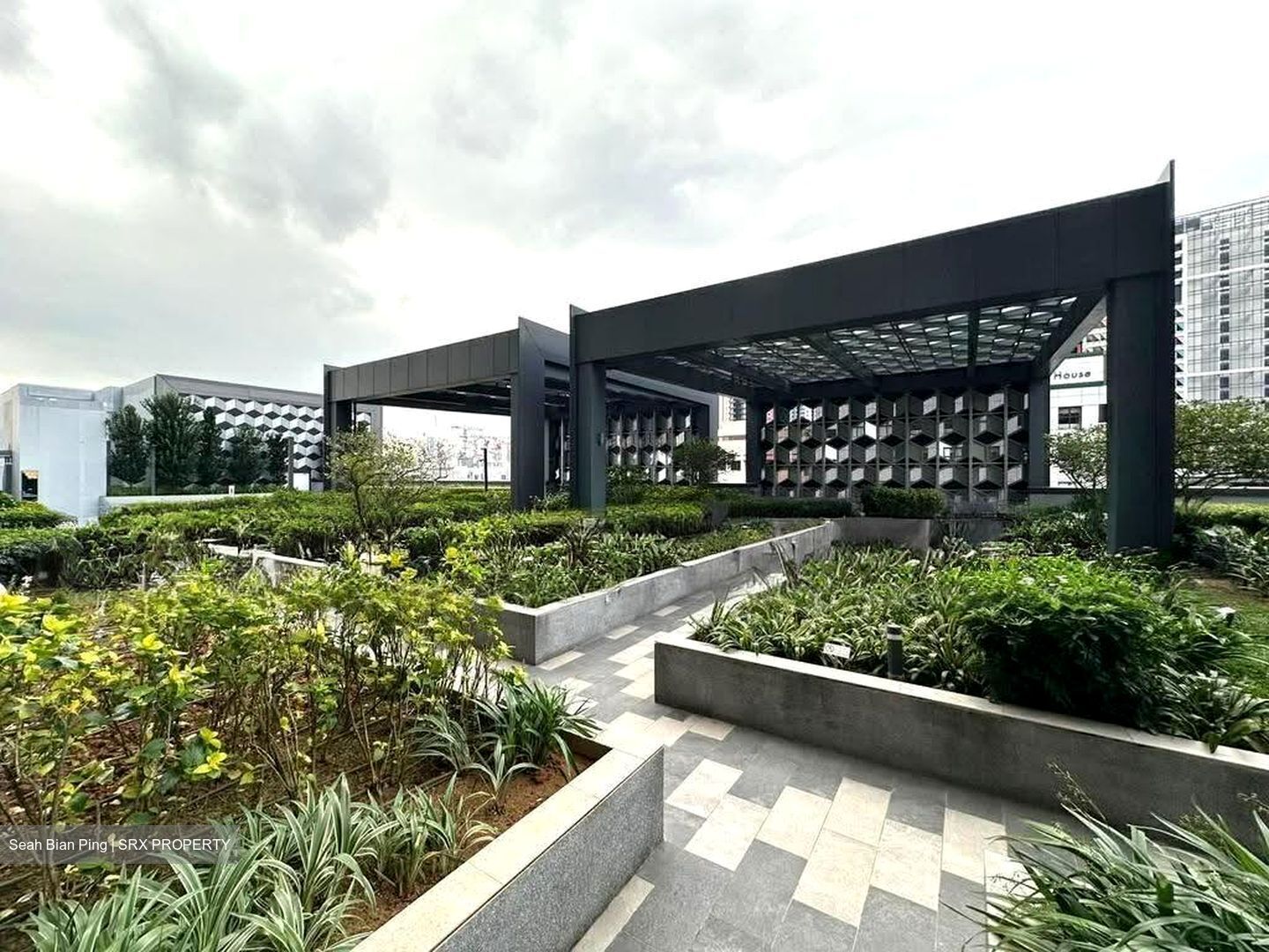 Centrium Square (D8), Office #621051541